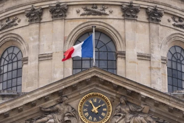 நம்பிக்கை இல்லா பிரேரணை ; பிரான்ஸில் ஆட்சி மாற்றமா!