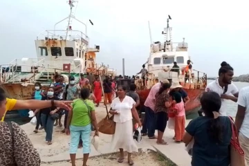 நெடுந்தீவை நோக்கி படையெடுக்கும் சுற்றுலாப் பயணிகள்(Photos)