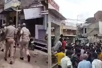 சிறுமியின் வாட்டர் பாட்டிலில் சிறுநீரை கலந்த மாணவர்கள், கொந்தளித்த கிராம மக்கள் - பரபரப்பு!