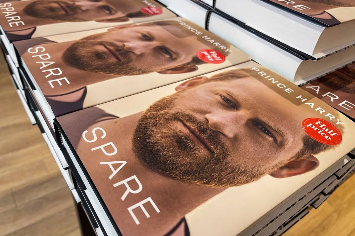 முதலிடம் பிடித்துள்ள இளவரசர் ஹரியின் புத்தகம்: எந்த விடயத்தில் தெரியுமா? | Prince Harry Book Top In Uk Favourite Toilet Reads