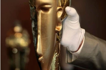 உலகிலேயே விலை உயர்ந்த குடிநீர் பாட்டில்... இத்தனை லட்சமா?  ஷாக்காகிடாதீங்க! ஏன் இவ்வளவு விலை தெரியுமா?