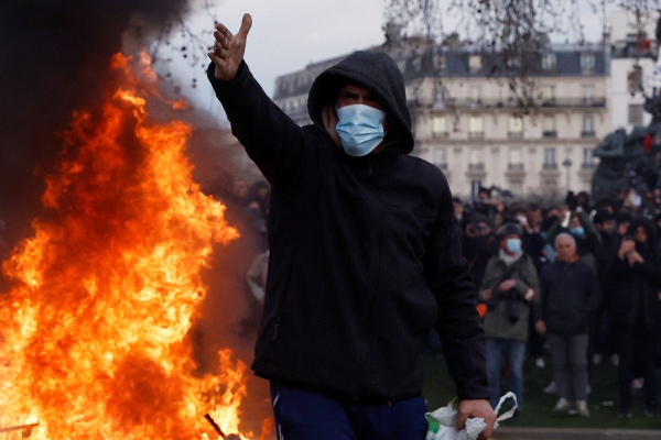 பிரான்ஸில் 243 கல்வி நிலையங்கள் எரிப்பு! | 243 Schools And Educational Burned In France