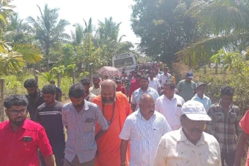 ஆதிலிங்கேஸ்வரரை வழிபட சென்றவர்கள் தடுத்து வைப்பு; பொலிஸார் படையின அராஜகம்