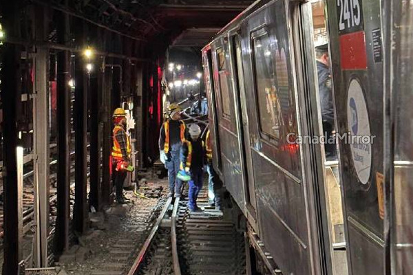 அமெரிக்காவில் நேருக்கு நேர் மோதிய ரயில்கள்: பயணிகளுக்கு நேர்ந்த நிலை? | Trains Collide Head On In America New York