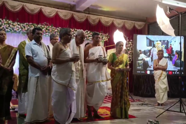 கனடாவில் மாப்பிள்ளை...பெண் இந்தியாவில்; வியக்க வைத்த திருமண நிச்சயதார்த்தம்! | Groom Canada And Bride India Online Engagement கனடாவில் மாப்பிள்ளை...பெண் இந்தியாவில்; வியக்க வைத்த திருமண நிச்சயதார்த்தம்! | Groom Canada And Bride India Online Engagement