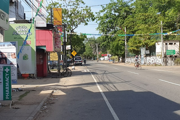 நாட்டின் போராட்ட சூழலால் பாதிக்கப்பட்ட மக்களின் இயல்பு வாழ்க்கை (Photos) | Deserted Areas In The Country