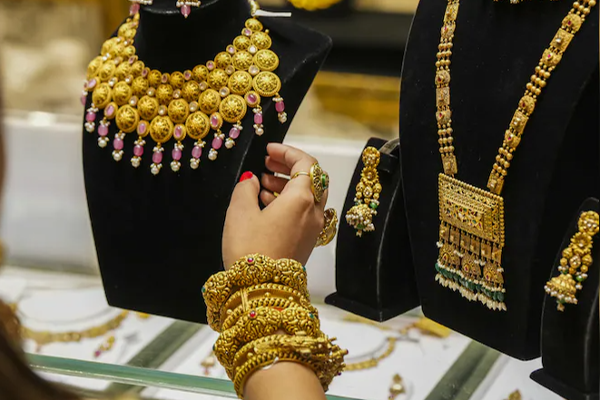 நான்கு இலட்சத்தை தாண்டிய தங்க விலை...! | Today S Gold Price Crosses 4 Lakhs In Sri Lanka