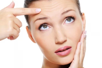 වයසට යාමට පෙර ඔබේ සමේ රැලිවැටීම් ඇතිවිම වලක්වා ගැනීම සදහා ඔබ කල යුතු දේ ...