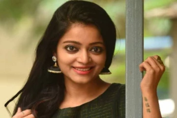 பெயருக்கு பின்னால் இருந்த ஜாதியை தூக்கிய எறிந்த நடிகை ஜனனி.. உண்மை காரணம் என்ன?