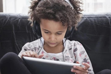 சிறுவர்கள் ஆபாச இணையதளங்களைப் பார்ப்பதைத் தடுக்க புதிய விதிமுறைகள் அறிமுகம்...