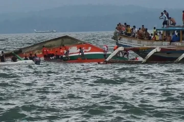 நைஜீரியாவில் படகு விபத்து : பயணித்தவர்களில் 100 பேர் மாயம்