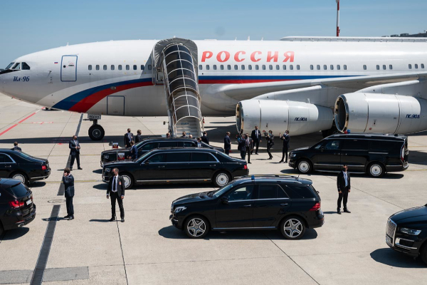 புடினின் பறக்கும் ஜனாதிபதி மாளிகை விமானத்தில் இவ்வளவு வசதிகளா! 4 அடுக்கு பாதுகாப்பு | Vladimir Putin Special Aircraft புடினின் பறக்கும் ஜனாதிபதி மாளிகை விமானத்தில் இவ்வளவு வசதிகளா! 4 அடுக்கு பாதுகாப்பு | Vladimir Putin Special Aircraft