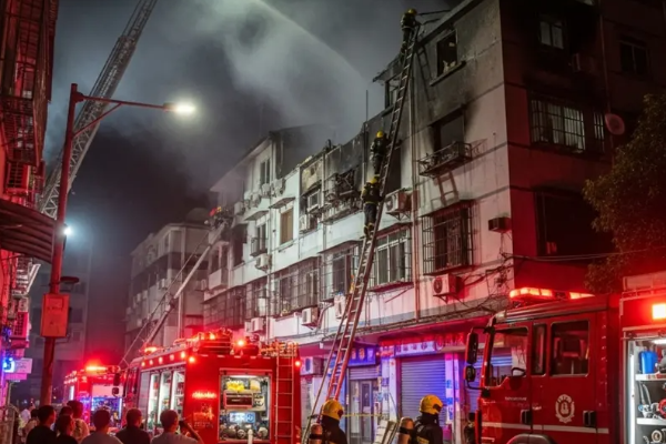 வெளிநாடொன்றில் பற்றி எரிந்த குடியிருப்பு கட்டிடம்: பலியான மக்கள் | Guangdong Apartment Fire Kills 12 In China வெளிநாடொன்றில் பற்றி எரிந்த குடியிருப்பு கட்டிடம்: பலியான மக்கள் | Guangdong Apartment Fire Kills 12 In China