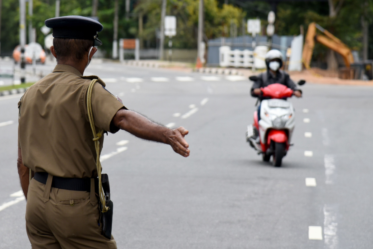 மாவனல்லையில் சிறிய ரக வான் - லொறி மோதி விபத்து.. நால்வர் மருத்துவமனையில் அனுமதி | Small Van Lorry Collision Accident Mawanella மாவனல்லையில் சிறிய ரக வான் - லொறி மோதி விபத்து.. நால்வர் மருத்துவமனையில் அனுமதி | Small Van Lorry Collision Accident Mawanella