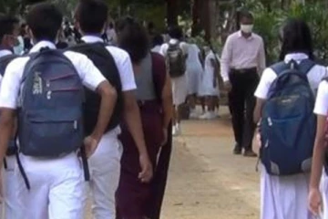 16 வயது பாடசாலை மாணவியை வீட்டுக்கு அழைத்து பலாத்காரம்; ஆசிரியர் அதிரடியாக கைது!