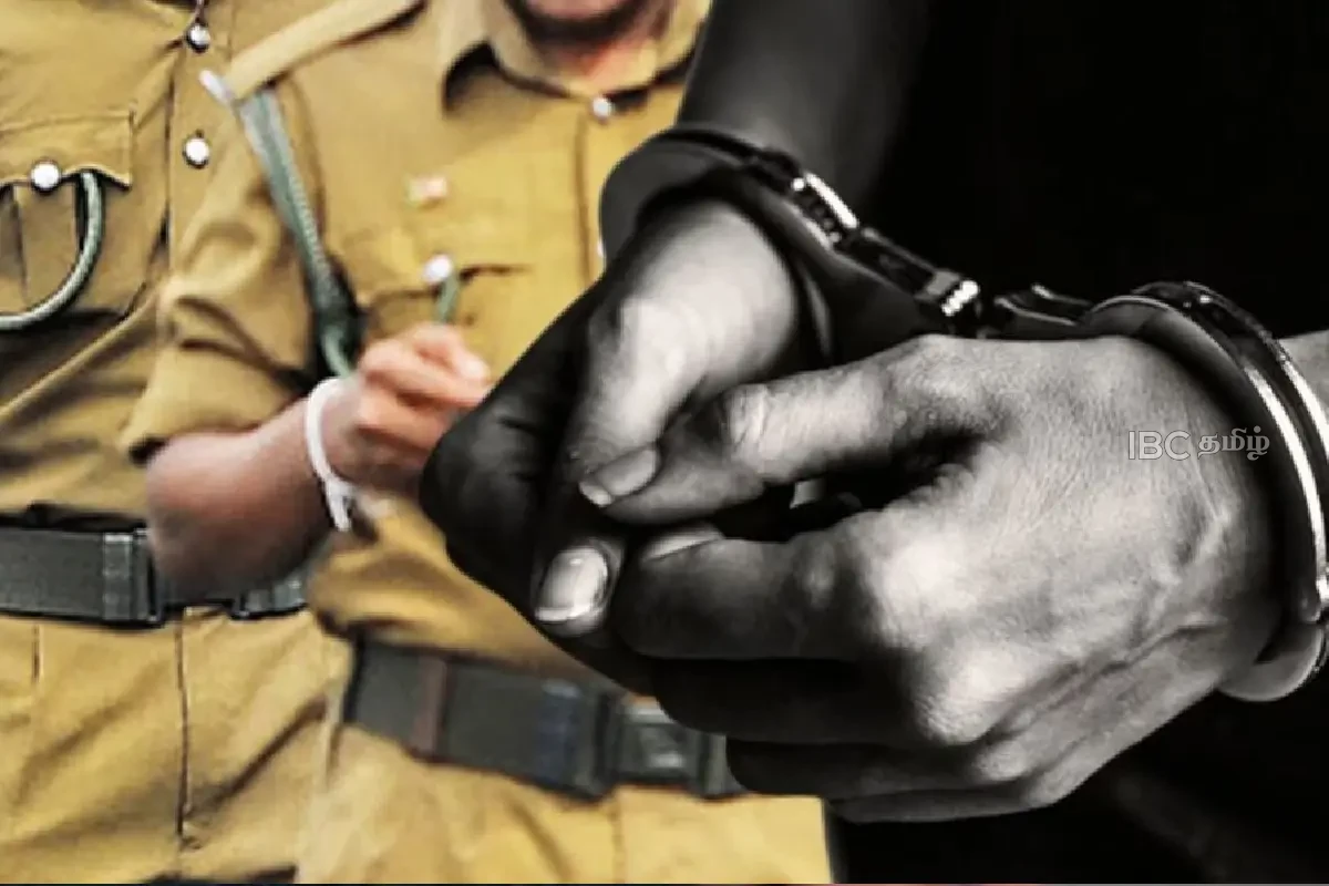 வீதியை விட்டு கவிழ்ந்து விபத்துக்குள்ளான பேருந்து - ஒருவர் பலி: சாரதி அதிரடியாக கைது | Bus Accident In Jaffna Mannar Road One Dead வீதியை விட்டு கவிழ்ந்து விபத்துக்குள்ளான பேருந்து - ஒருவர் பலி: சாரதி அதிரடியாக கைது | Bus Accident In Jaffna Mannar Road One Dead