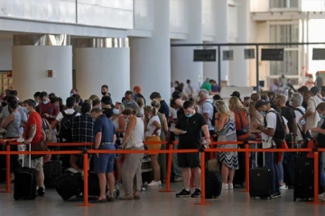 பிரித்தானிய அரசின் திடீர் அறிவிப்பு! - ஏமாற்றத்துடன் நாடு திரும்பும் மக்கள்