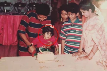 பார்ப்பதற்கு வெல்லக்கட்டி போலிருக்கும் இந்த குழந்தை யார் தெரியுமா?