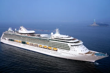 ஹம்பாந்தோட்டை துறைமுகத்தை வந்தடைந்த சொகுசு கப்பல்