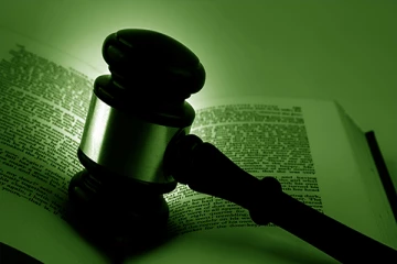 பெண் கைதிக்கு கையடக்கத் தொலைபேசியை வழங்கிய மருத்துவ அதிகாரிக்கு விளக்கமறியல்