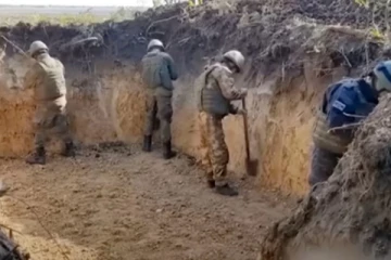 உக்ரைனில் அகழிகளை தோண்டும் ரஷ்யா! முதலாவது உலகப்போரை நினைவு படுத்துகிறதா!