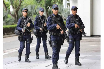 குற்றவாளியை கடுமையாகத் தாக்கிய இந்திய வம்சாவளி அதிகாரிக்கு நேர்ந்த நிலை!