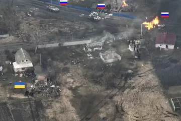 வரிசை கட்டிய ரஷ்ய துருப்புகள்...ஒற்றை ஆளாய் தீர்த்துக்கட்டிய உக்ரைன் டாங்கி: வீடியோ ஆதாரம்!