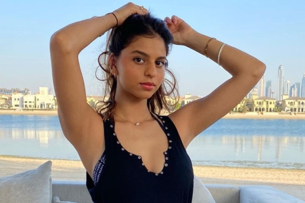 அச்சு அசல் ஷாருக் கான் மகள் போலவே இருக்கும் பெண்! வைரல் போட்டோ