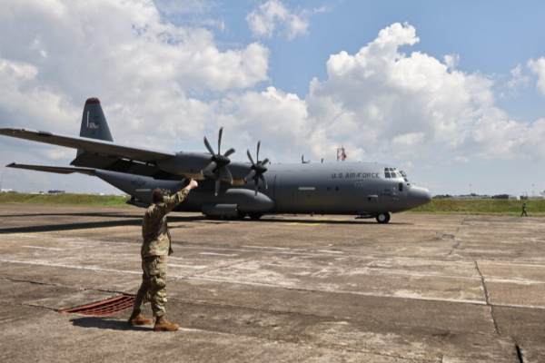 அமெரிக்க ஜனாதிபதிக்கு நன்றி தெரிவித்த தமிழர் தாயக மக்கள்.. | Trump Us Flight Thanks Families Of Missing அமெரிக்க ஜனாதிபதிக்கு நன்றி தெரிவித்த தமிழர் தாயக மக்கள்.. | Trump Us Flight Thanks Families Of Missing