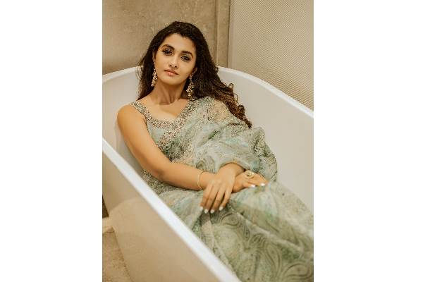 பாத் டப்பில் போட்டோஷூட்.. நடிகை பிரியா பவானி சங்கரின் லேட்டஸ்ட் க்ளிக்ஸ் | Priya Bhavani Shankar Latest Bath Tub Photoshoot பாத் டப்பில் போட்டோஷூட்.. நடிகை பிரியா பவானி சங்கரின் லேட்டஸ்ட் க்ளிக்ஸ் | Priya Bhavani Shankar Latest Bath Tub Photoshoot