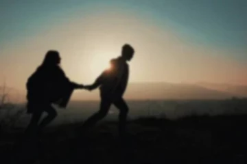 தங்கையை தவிக்க விட்டுவிட்டு காதலனோடு தப்பிய அக்கா