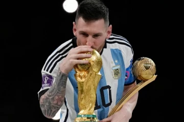 உலகக் கோப்பையுடன் மேசை மேல் ஆடிய மெஸ்ஸி! உச்சக்கட்ட மகிழ்ச்சியில் அர்ஜென்டினா அணி., வைரலாகும் வீடியோ