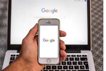 ගූගල් හදිසියේ තීරණයක් ගනී..ලොව ප්‍රධානතම මෙවලමක් අත්හිටුවයි..