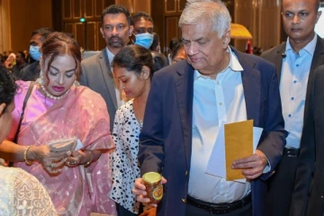 ஐவரை தூக்கி எறிந்தார் ஜனாதிபதி ரணில்!