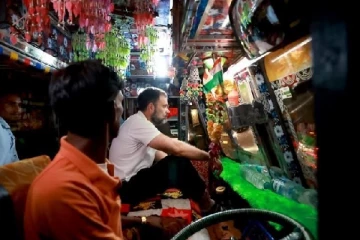 அந்த எளிமை தானே அவருக்கு வலிமை : லாரியில் பயணித்த ராகுல் காந்தி - வைரலாகும் வீடியோ