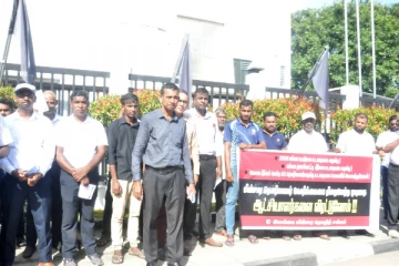 கல்முனையில் மின்சார சபை ஊழியர்கள் போராட்டம்