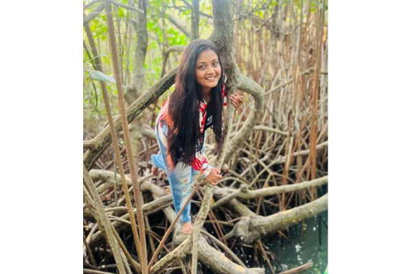 சுத்தமாக மேக்கப் இல்லாமல் மக்களோடு மக்களாக சுற்றும் விஜய் டிவி சீரியல் நாயகி- யார் தெரியுமா? | Vijay Tv Serial Actress Without Makeup Photos