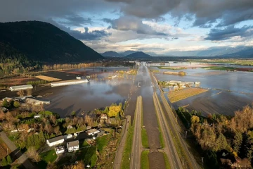 பால் முதல் தடுப்பூசி விநியோகம் வரை பாதிப்பு: 500 ஆண்டுகளில் இல்லாத அளவுக்கு கோரத்தாண்டவம் ஆடிய புயலால் பாதிக்கப்பட்டுள்ள பிரிட்டிஷ் கொலம்பியா