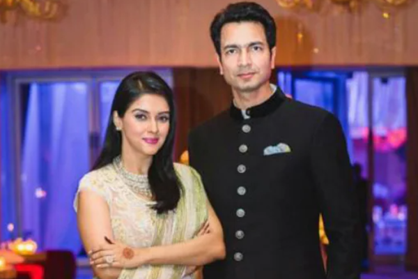 இந்த புகைப்படத்தில் உள்ள நடிகை யார் என்று தெரியுமா? தெரிஞ்சா ஷாக் ஆகிடுவீங்க | Actress Asin Childhood Photo Gone Viral