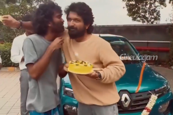 கார் பரிசாக வாங்கி கொடுத்த பிரதீப் ரங்கநாதன்.. யாருக்கு? எதற்காக தெரியுமா | Pradeep Ranganathan Gift Car To His Friend கார் பரிசாக வாங்கி கொடுத்த பிரதீப் ரங்கநாதன்.. யாருக்கு? எதற்காக தெரியுமா | Pradeep Ranganathan Gift Car To His Friend