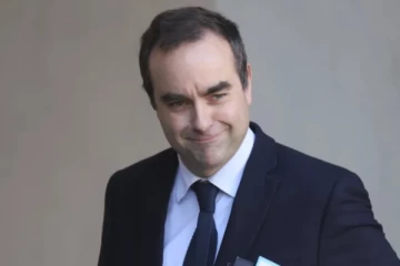 பிரான்சுக்கு புதிய பிரதமரை நியமித்தார் ஜனாதிபதி மேக்ரான்: யார் அவர்?