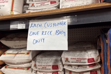 ஒரு வாடிக்கையாளருக்கு ஒரு மூட்டை அரிசி மட்டும் தான் - அமெரிக்காவில் தொடரும் தட்டுப்பாடு..!