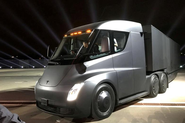 டெஸ்லா வெளியிட்ட புதிய மின்சார டிரக்குகள்! | Tesla Released New Electric Trucks