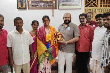 13 தங்கப்பதக்கங்களை வென்ற தமிழ் மாணவிக்கு தமிழ் தேசிய கூட்டமைப்பினர் பாராட்டு (Photos)