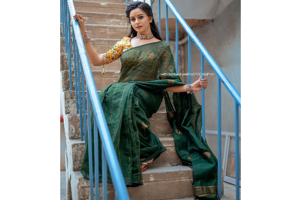 மெல்லிய புடவையில் பாக்கியலட்சுமி சீரியல் நடிகை வெளியிட்ட போட்டோஷூட் புகைப்படங்கள்.. இணையத்தில் வைரல் | Baakiyalakshmi Serial Actress Latest Saree Photo