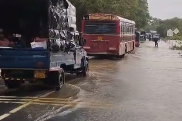 மட்டக்களப்பு மாவட்டத்தின் பல வீதிகள் மீண்டும் வழமைக்கு | Many Roads In Batticaloa District Return To Normal