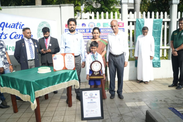 நீச்சலில் சோழன் உலக சாதனை படைத்த 6 வயது சிறுவன் | 6 Year Colombo Boy Cholan Record In Swimming