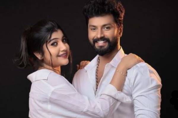 சீரியல் ஜோடி தீபக்-அபிநவ்யாவிற்கு குழந்தை பிறந்தது- மகனின் புகைப்படத்தை வெளியிட்ட நடிகர் | Deepak Abinavya Blessed With Baby