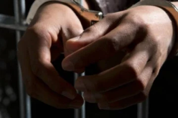 துப்பாக்கி ரவைகளை வைத்திருந்த இருவர் கைது