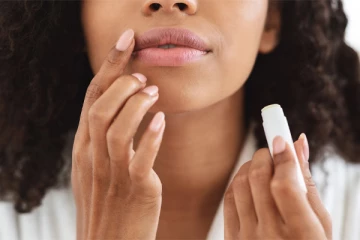 வெடிப்புள்ள உதடுகளை விரைவாக குணப்படுத்துங்கள், தேங்காய் எண்ணெய் போதும்..!